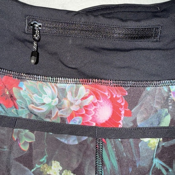 Lululemon Speed Short Curious Jungle Black Red Green Floral Size 2 Euc - Picture 3 of 12